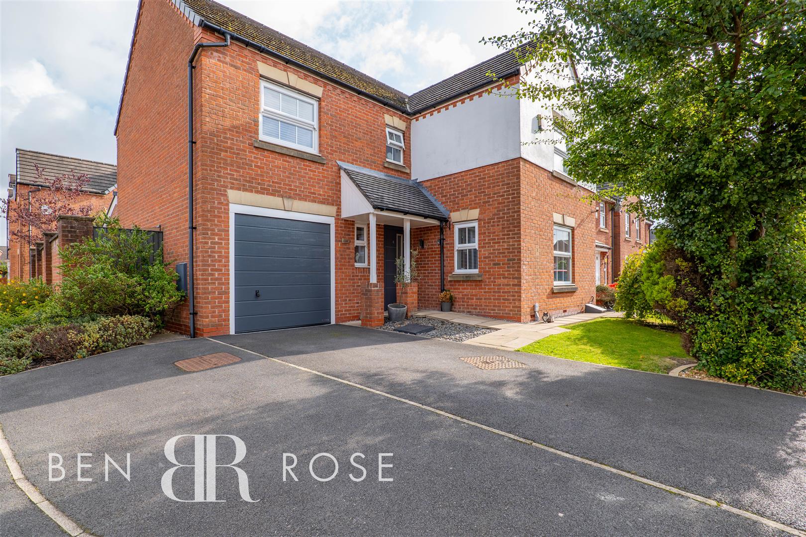 4 bed property in Parish Gardens, Leyland